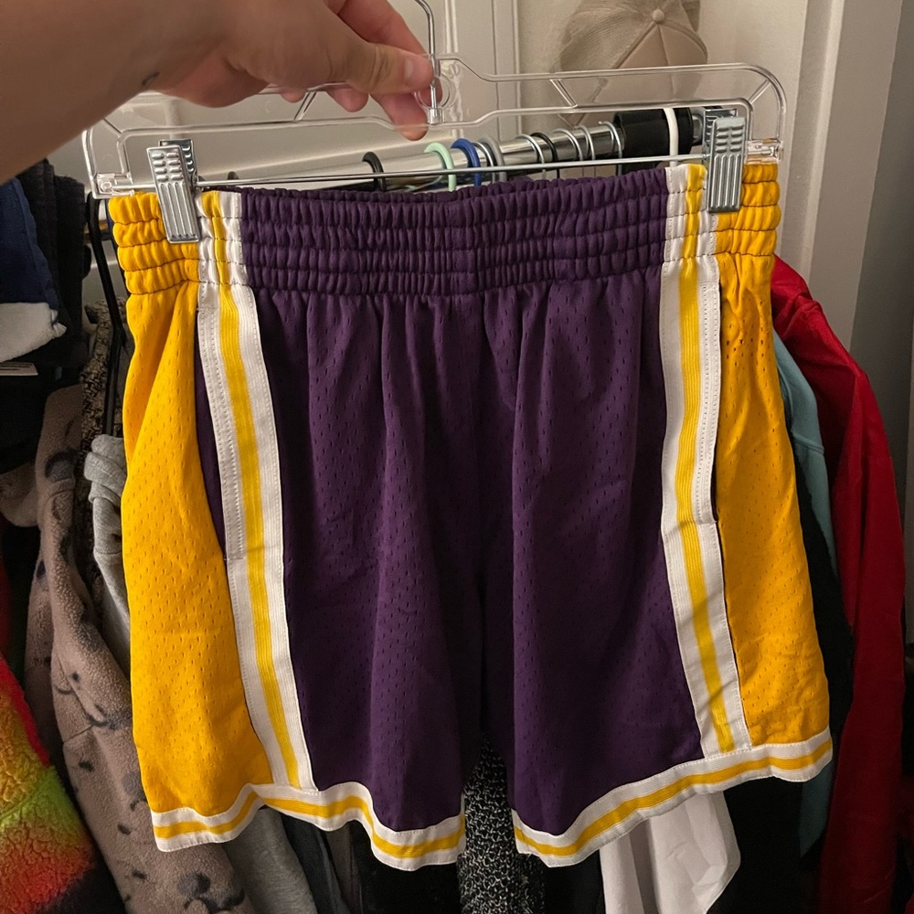 ‘84 ‘85 Laker Mitchell n Ness Shorts